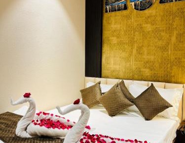 Deluxe Double Room (2 Adults + 1 Child)