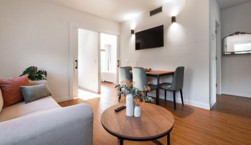 Two-Bedroom Apartment with Mountain View