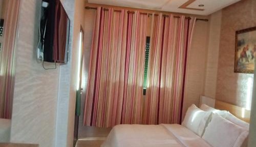 Three-Bedroom Apartment with Balcony