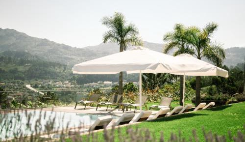 Deluxe Double Room (2 Adults + 1 Child)