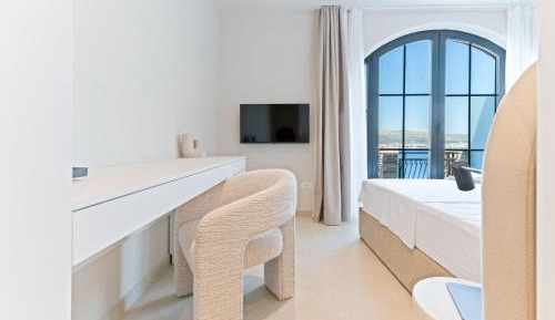 Deluxe Double or Twin Room with Sea View