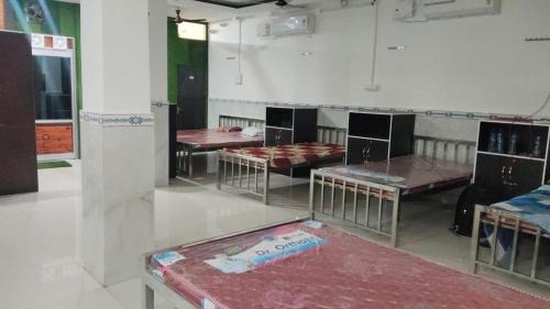 10-Bed Mixed Dormitory Room