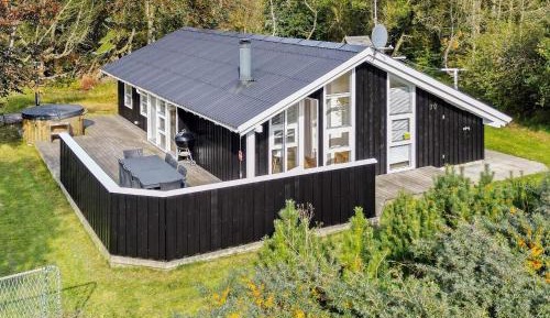 Three-Bedroom Holiday Home 