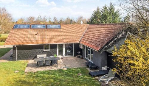 Three-Bedroom Vacation Home 