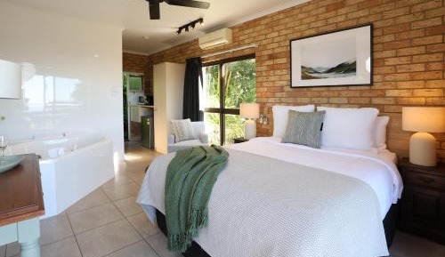 Deluxe Suite with Spa Bath