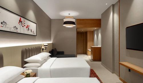 Deluxe Family Room with Two Queen Beds