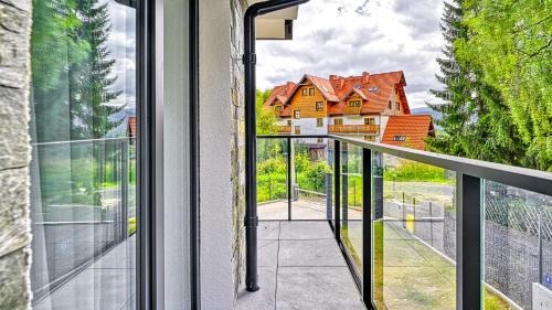 Deluxe One-Bedroom Apartment