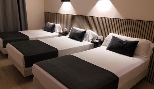 Double Room with Extra Bed & Free Airport Shuttle 