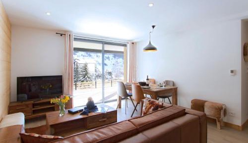 One-Bedroom Apartment with Terrace