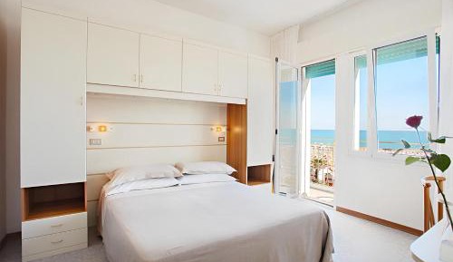 Standard Double or Twin Room with Sea View