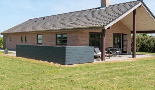 Three-Bedroom Vacation Home 