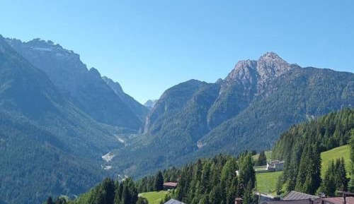 Double or Twin Room with Mountain View