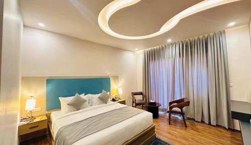 Deluxe Double Room (2 Adults + 1 Child)