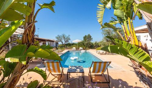 Double Room with shared poll access