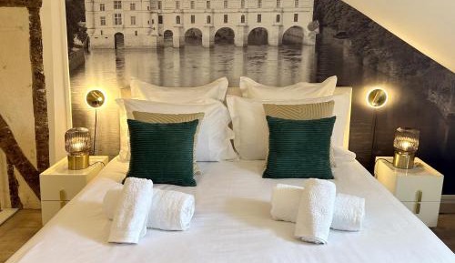 One-Bedroom Apartment with City View