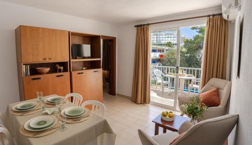 One-Bedroom Apartment with Air Conditioning