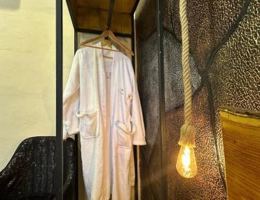 Deluxe Room (2 Adults + 1 Child)