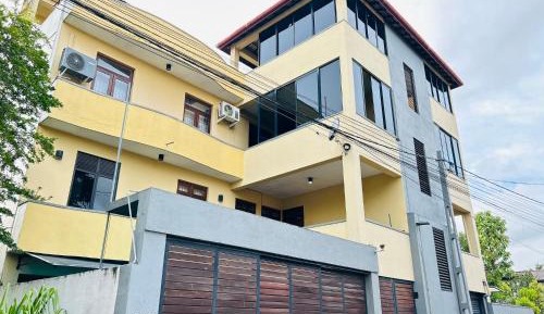 Three-Bedroom Apartment with Balcony