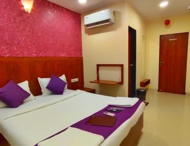 Deluxe Double Room (2 Adults + 1 Child)