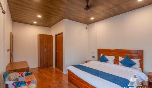 Deluxe Double Room (2 Adults + 1 Child)