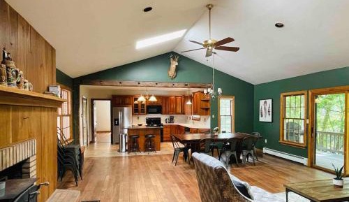 Three-Bedroom Holiday Home 