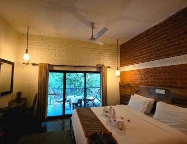 Deluxe Double or Twin Room with Balcony