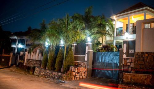 Four-Bedroom Luxury Apartment