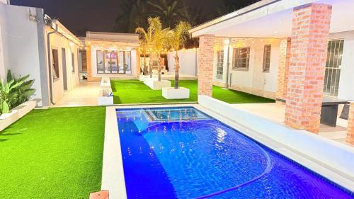 Queen Room with Pool View