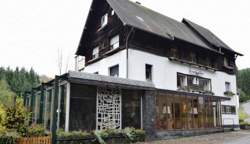 Ten-Bedroom Holiday Home