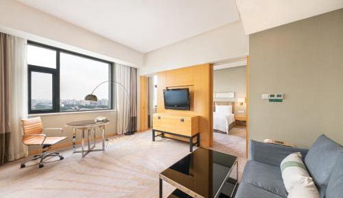 One-Bedroom Suite Lounge Access