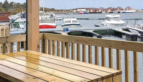 Three-Bedroom Holiday Home 