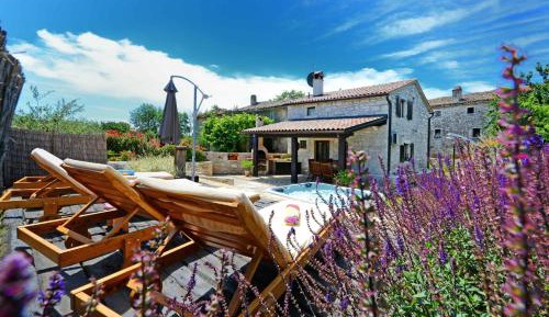 Villa with Garden View