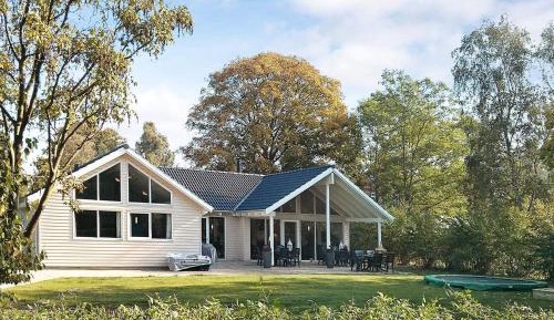 Seven-Bedroom Holiday Home