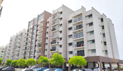 Three-Bedroom Apartment with Balcony