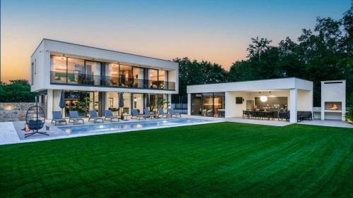 Superior Villa