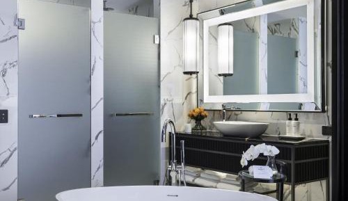 Luxury Twin Room with City or Hills View