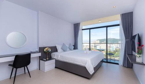 One-Bedroom Apartment with City View