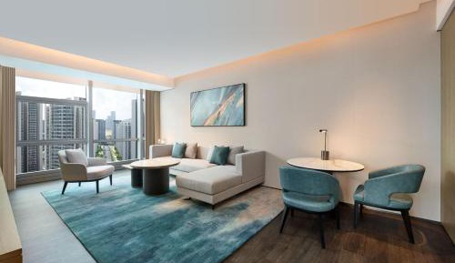 Deluxe King Suite with City View