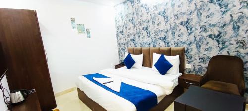 Deluxe Room (2 Adults + 1 Child)