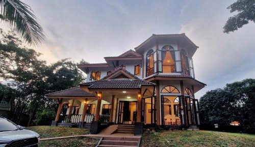 Villa with Garden View