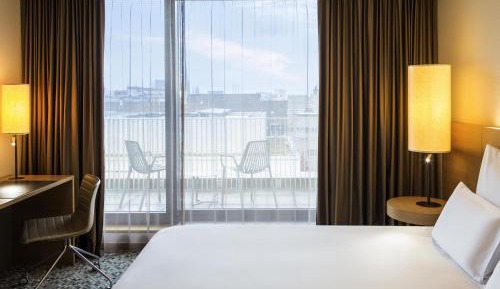 Classic Queen Room with Roof Terrace and Garden View