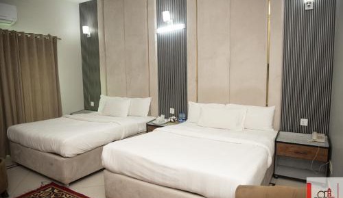 Deluxe Family Suite
