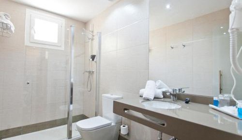 Triple Room (2 Adults + 1 Child)