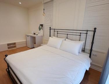 Queen Suite with Spa Bath