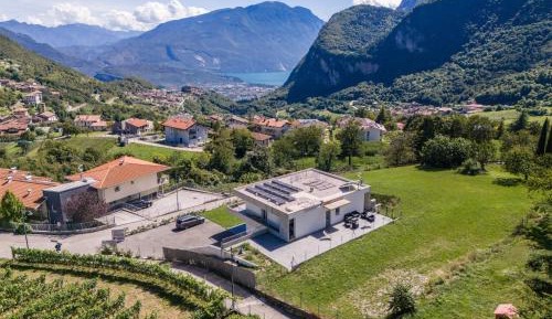 Two-Bedroom Apartment with Lake View