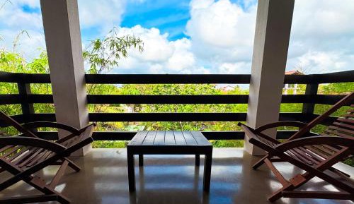 Suite with Private Terrace & Jacuzzi (Free Airport Pick-up OR Drop-off)