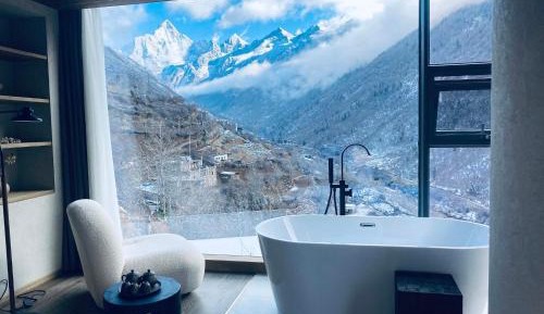 Suite with Mountain View