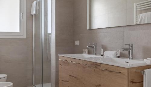 One-Bedroom Apartment with City View