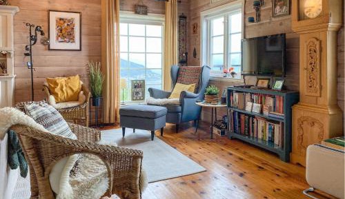 Four-Bedroom Holiday Home