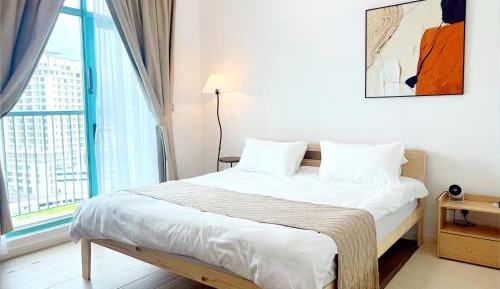 One-Bedroom Apartment with Sea View and Balcony